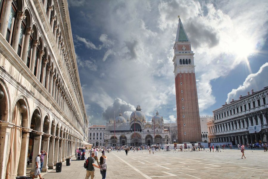 venice-3380829_1920-900×602