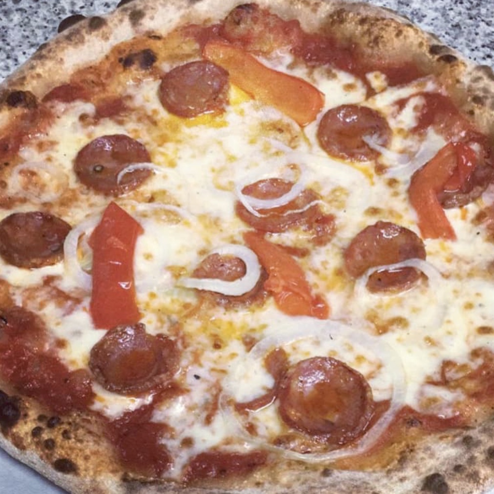 Pizza Pepperoni con Salami Napoli Picante